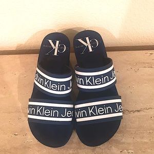 Calvin Klein size 8 summer lightweight shoes on platform